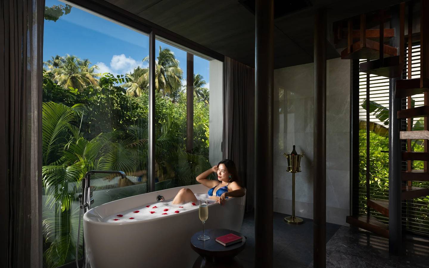 Madifushi_Private_Island_Maldives_Bella_Six_Villa_Bathroom