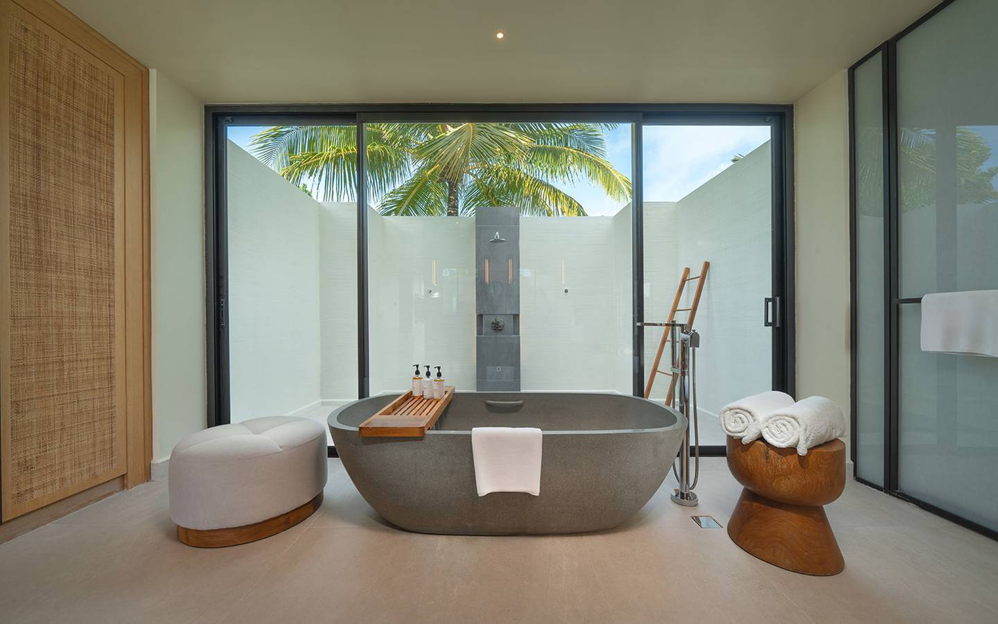 Kuda_Villingili_Sunset_Beach_Villa_with_Private_Pool_10