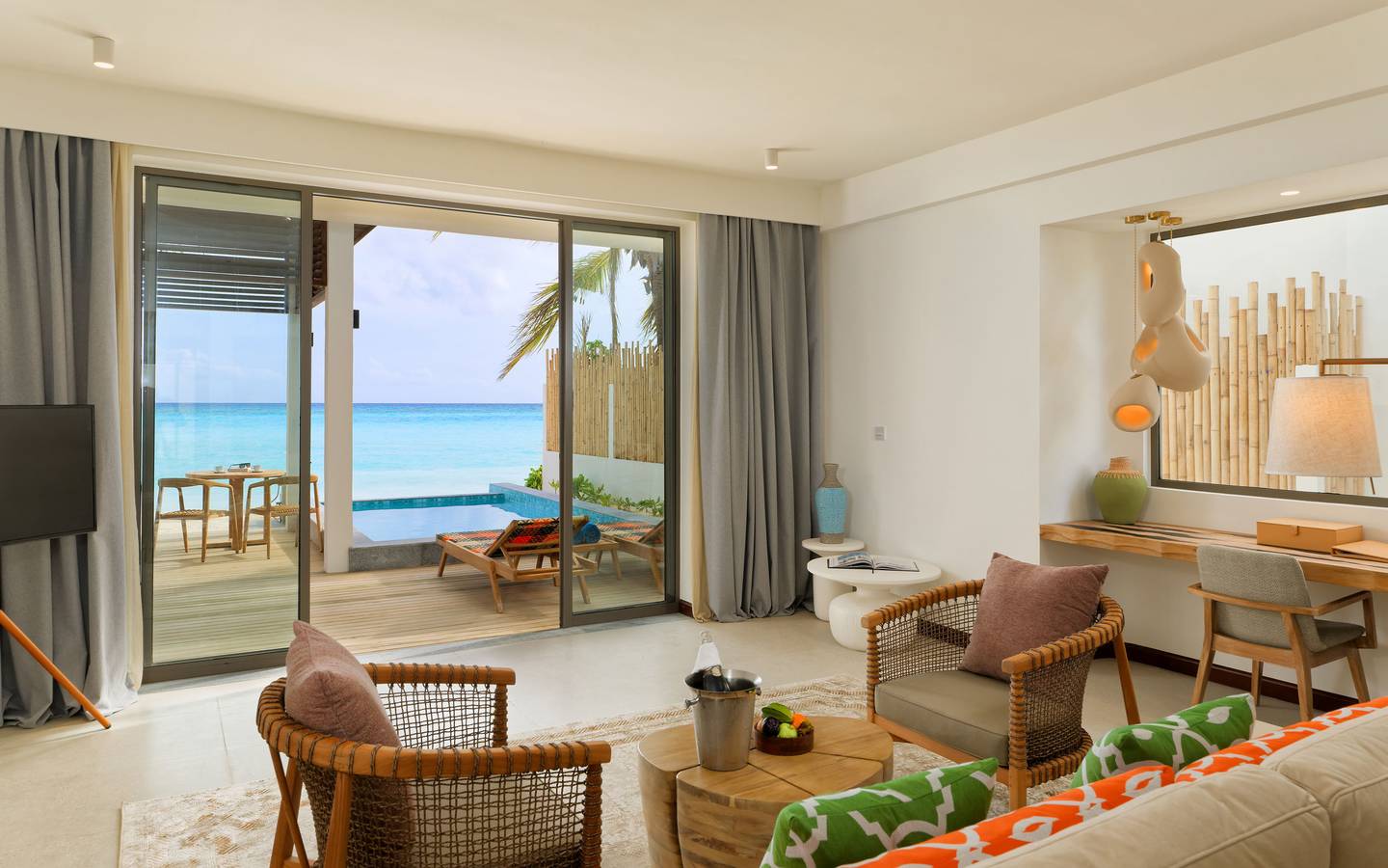 Meyyafushi_Maldives_Beach_Pool_Suite_6