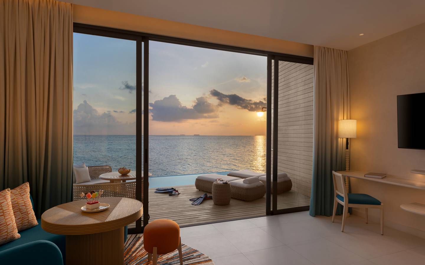 Centara_Mirage_Overwater_Sunrise_Pool_Villa_7