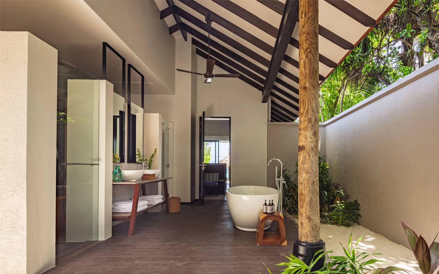 NH_Collection_Maldives_Havodda_Resort_Guest_Room_Sunrise_Beach_Pool_Villa_Bathroom3