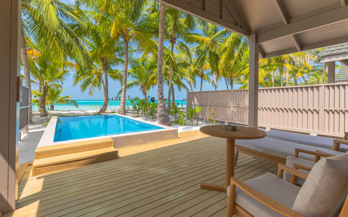 Meeru_Island_Beach_Pool_Villa_04