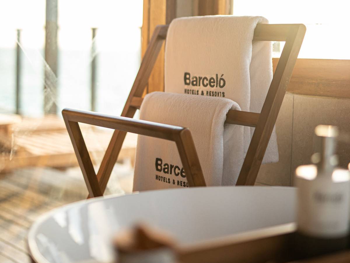 Barceló_Whale_Lagoon_Maldives_Sunset_Water_Villa_16