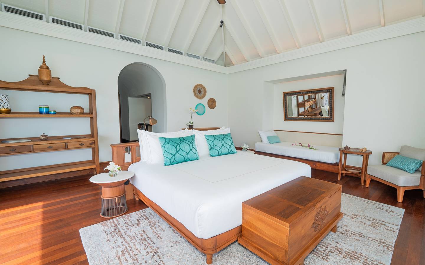 Anantara Kihavah - Over Water Pool Villa Bedroom
