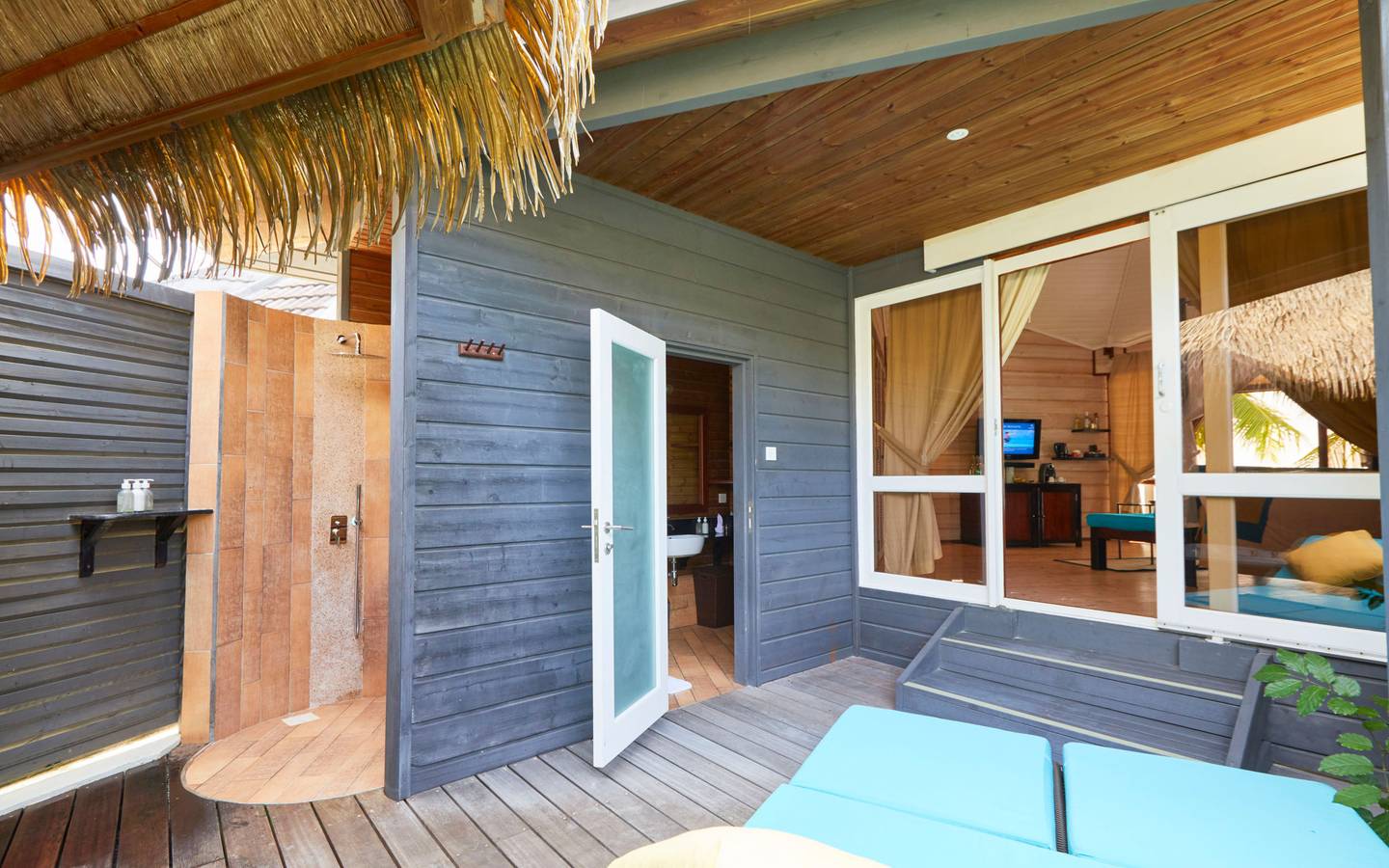 Kuredu Island Resort, Malediven, Sangu Jacuzzi Beach Villa, Terrasse