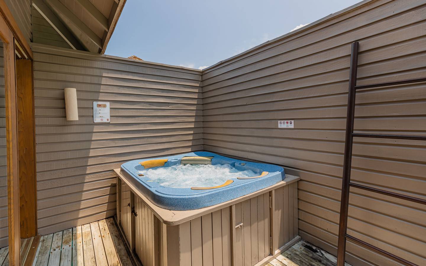 Meeru_Island_Ocean_Villa_4Meeru_Island_Ocean_Pool_2