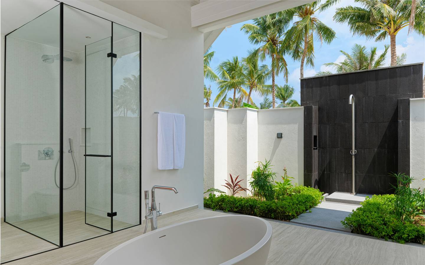 Ananea_Madivaru_Beach_Villa_Interior_bathroom_1