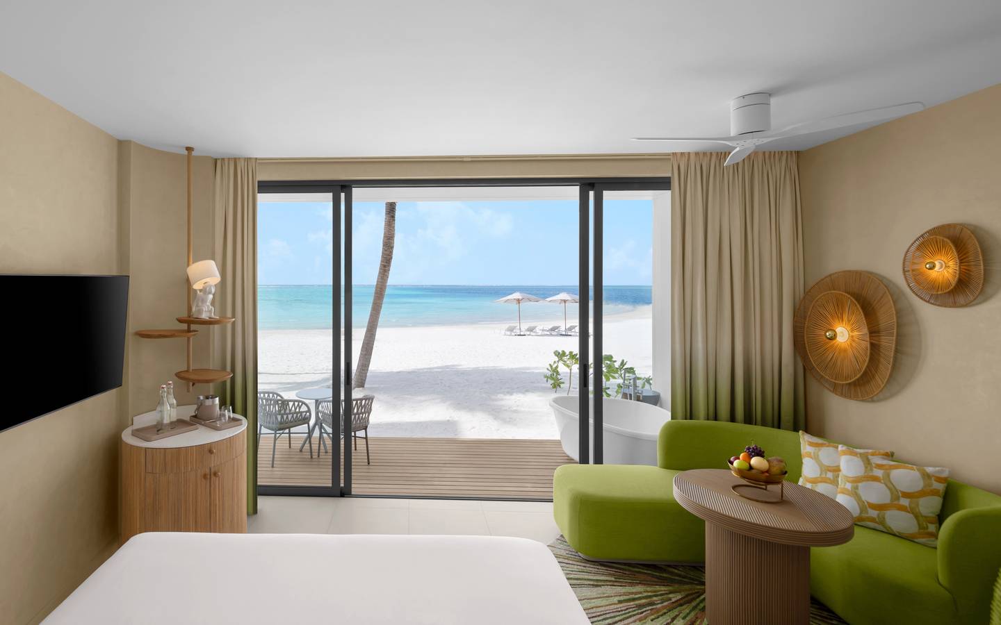 Centara_Mirage_Beachfront_Romm_with_Bath_2