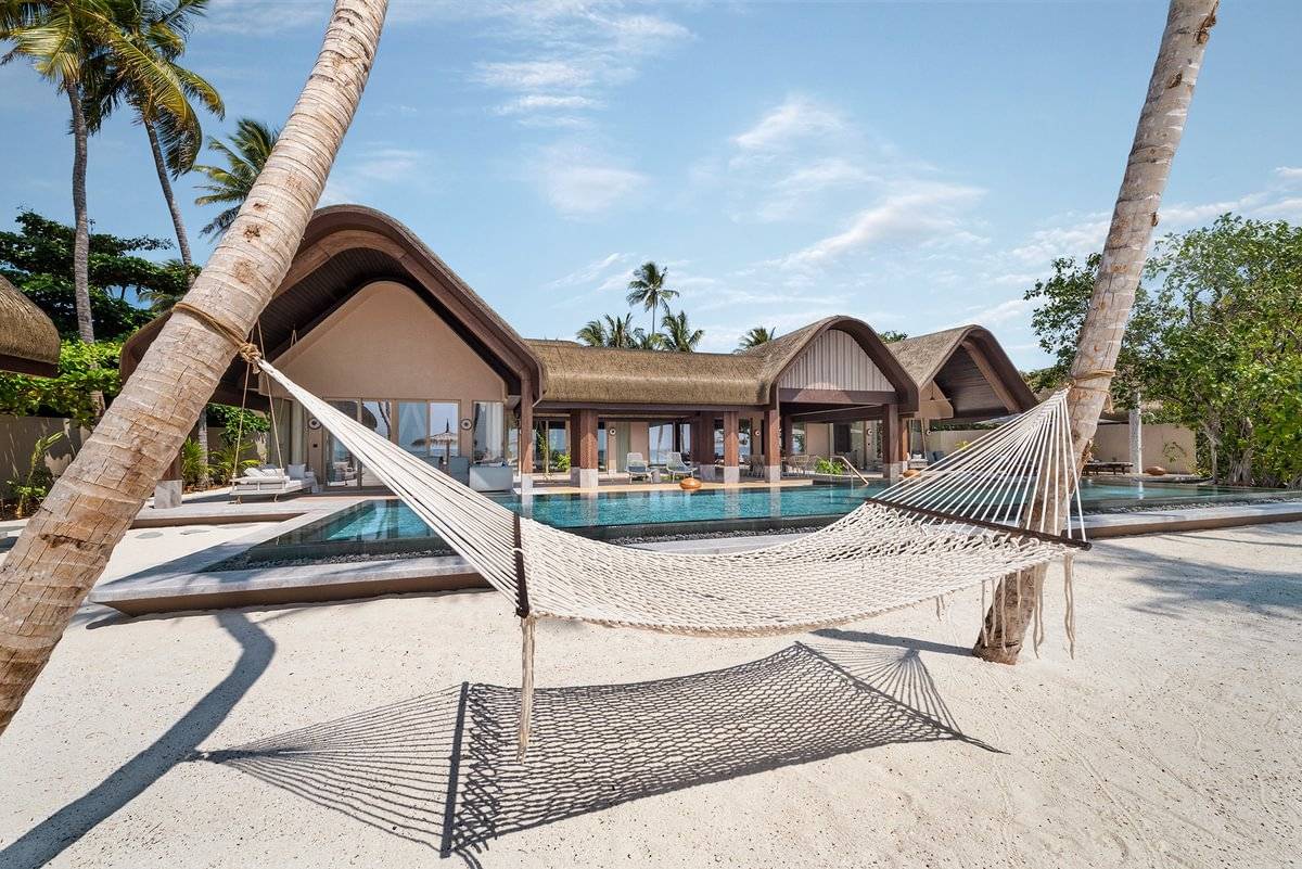 JOALI BEING | Three Bedroom Wellbeing Beach Residence | Hängematte
