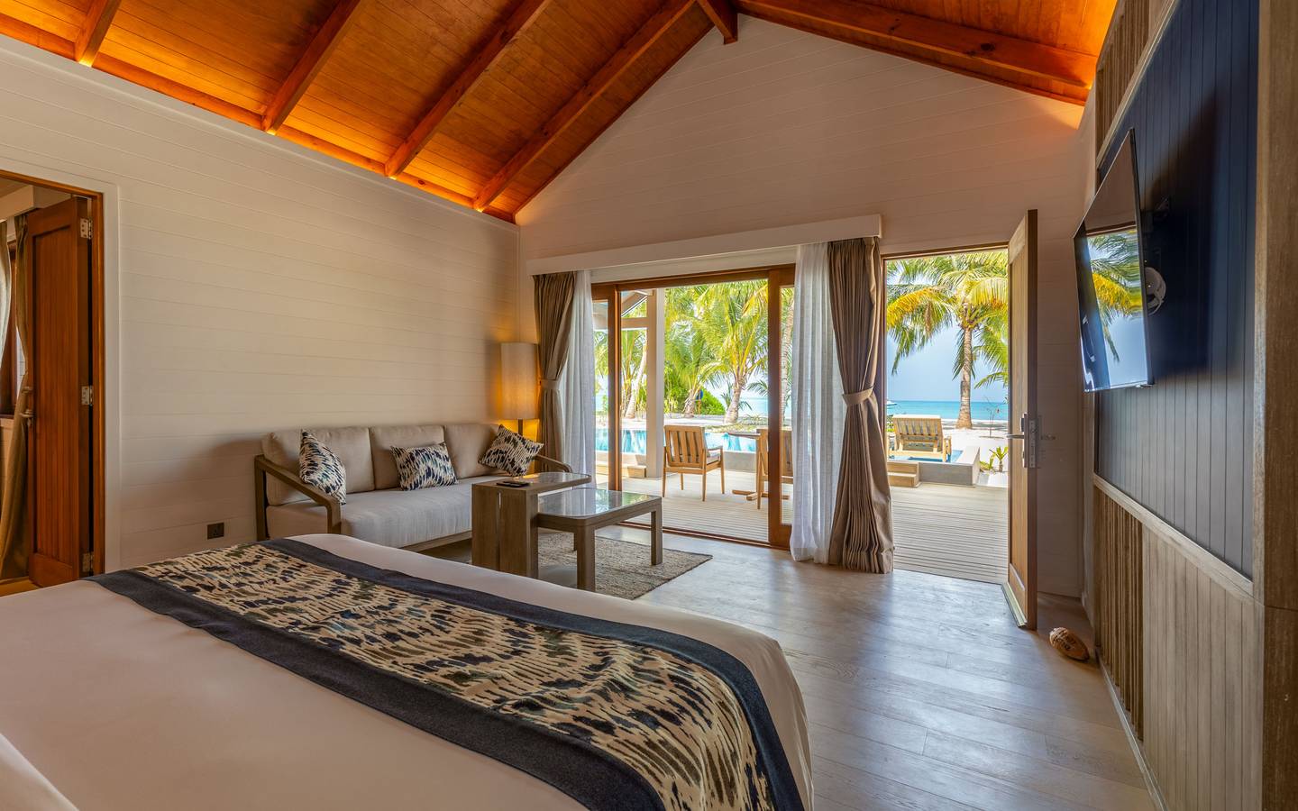 Meeru_Island_Two_Bedroom-Beach-Pool-Villa-Aerial_Interieur_5