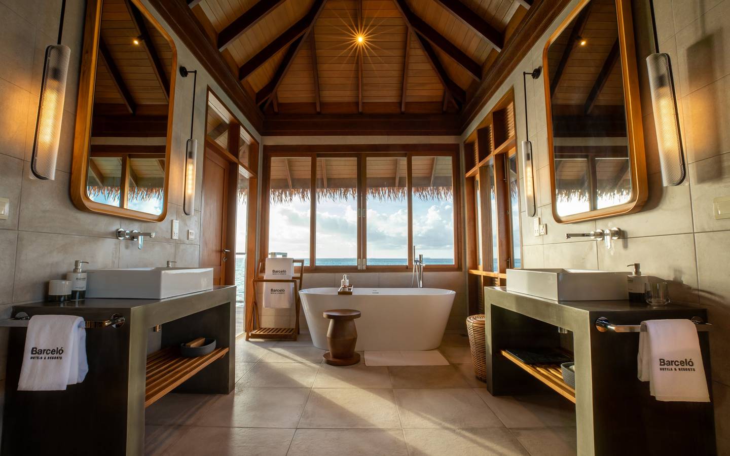 Barceló_Whale_Lagoon_Maldives_Sunset_Water_Villa_12