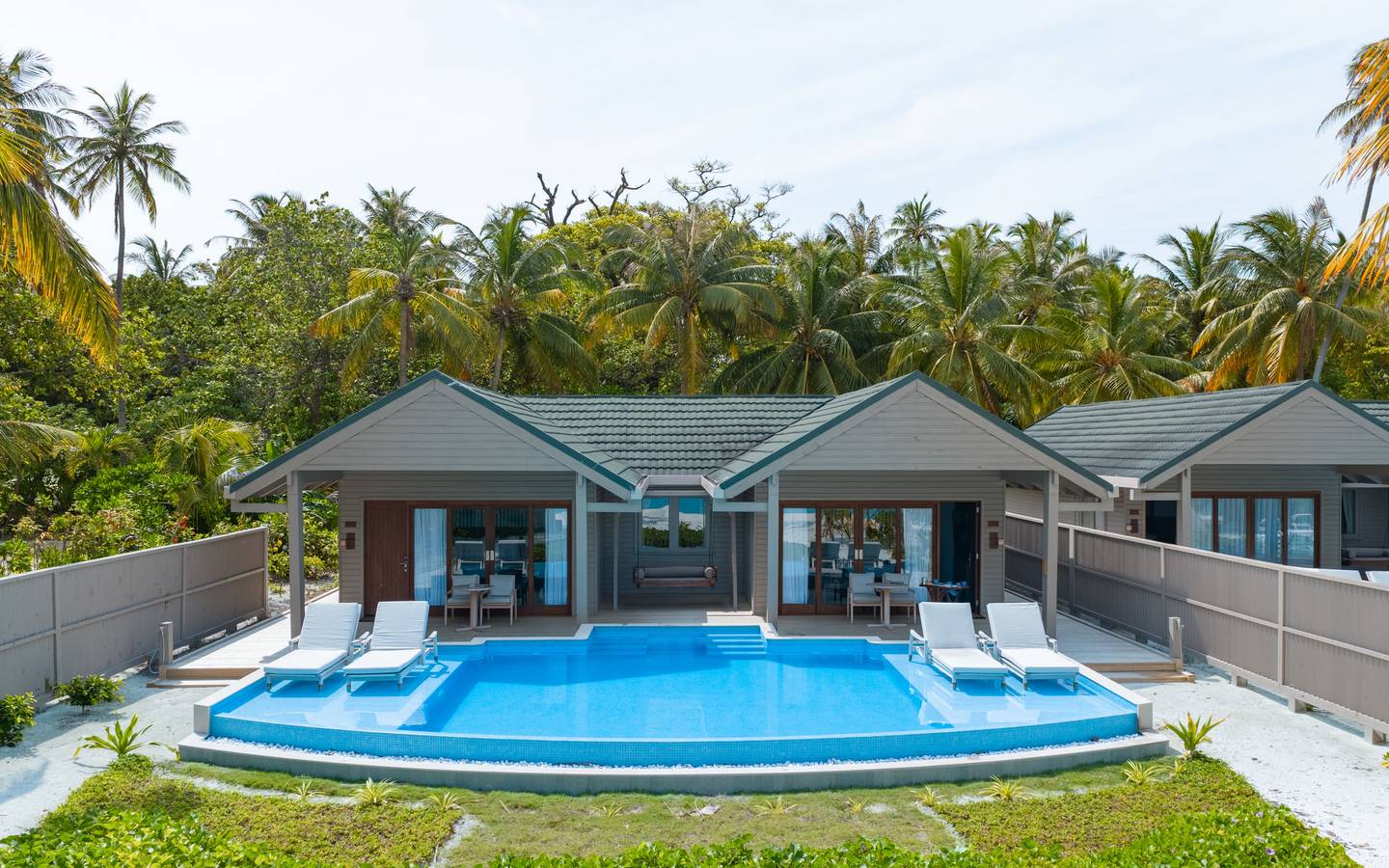 Meeru_Island_Two_Bedroom-Beach-Pool-Villa-Aerial