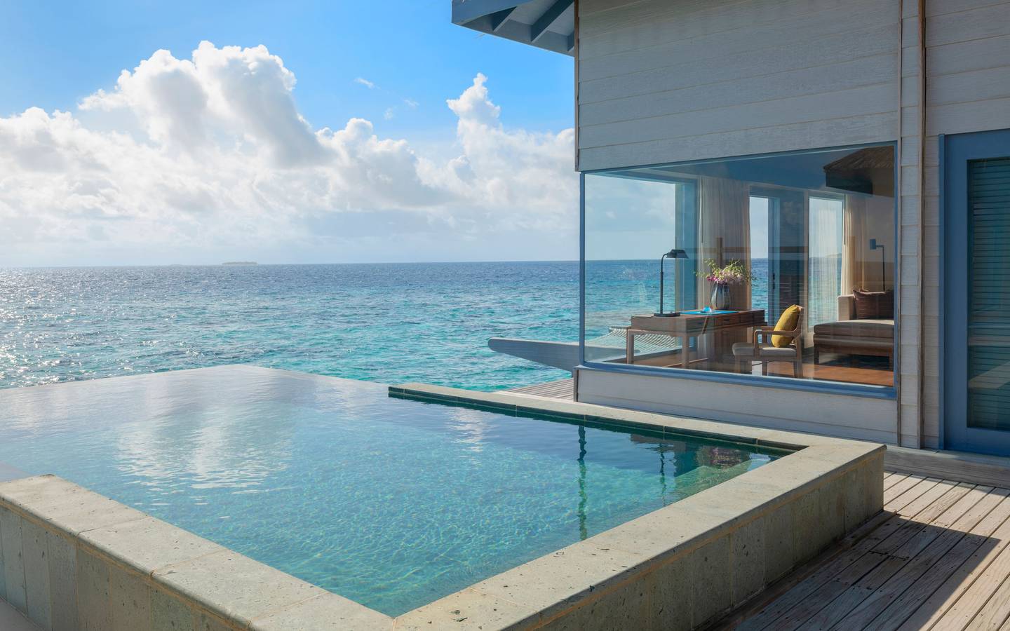 1_AC_HPIM_Overwater_Villa_Private_Pool_1