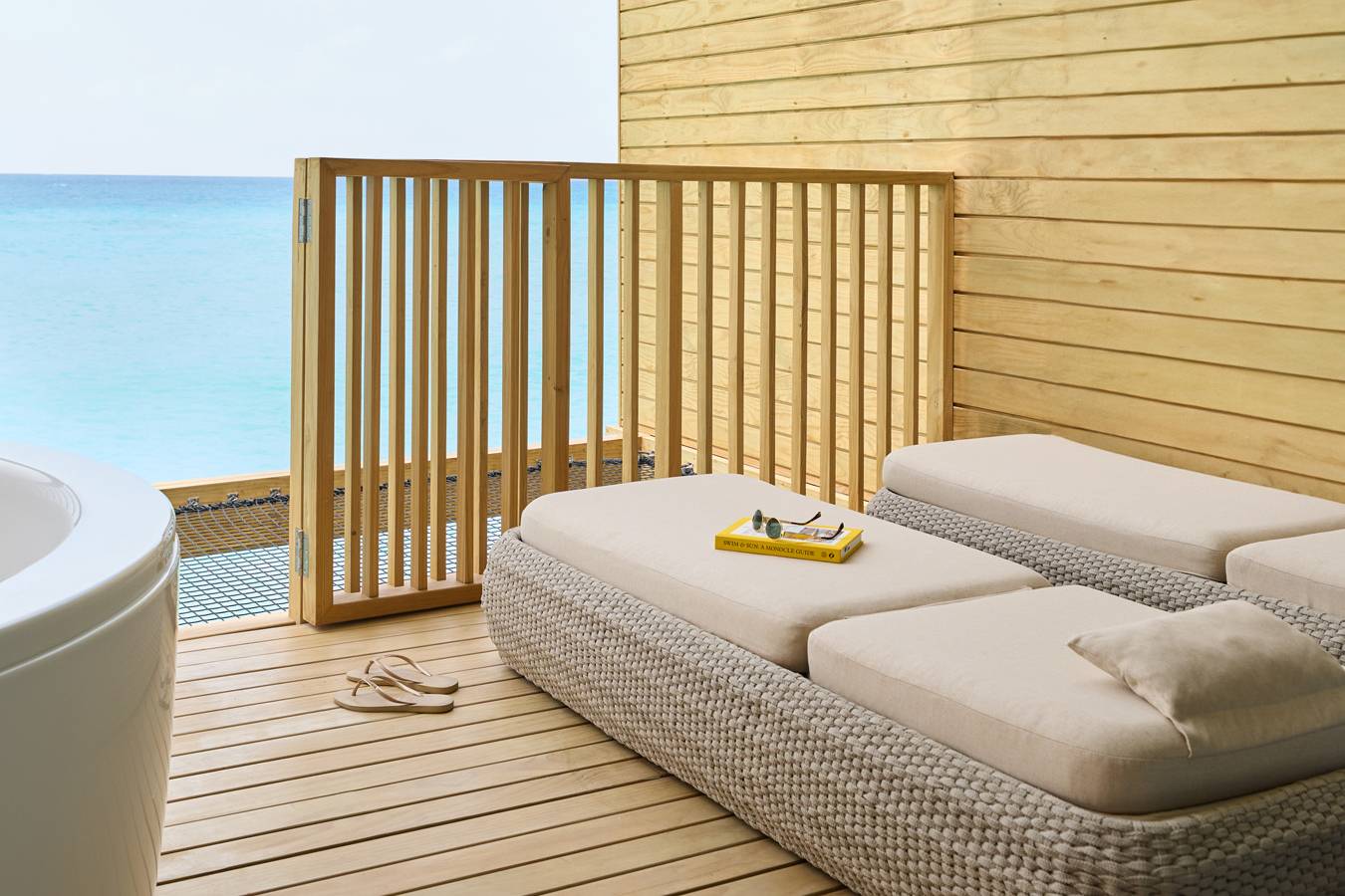 Centara_Mirage_Overwater_Villa_with_Jacuzzi_2