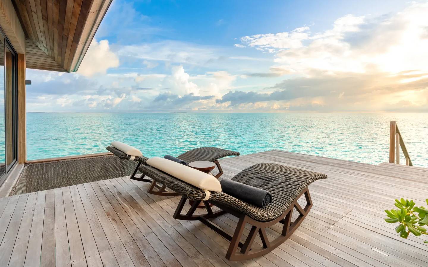 Madifushi_Private_Island_Maldives_Grand_Madifushi_Aqua_Pool_Villa_Terrasse