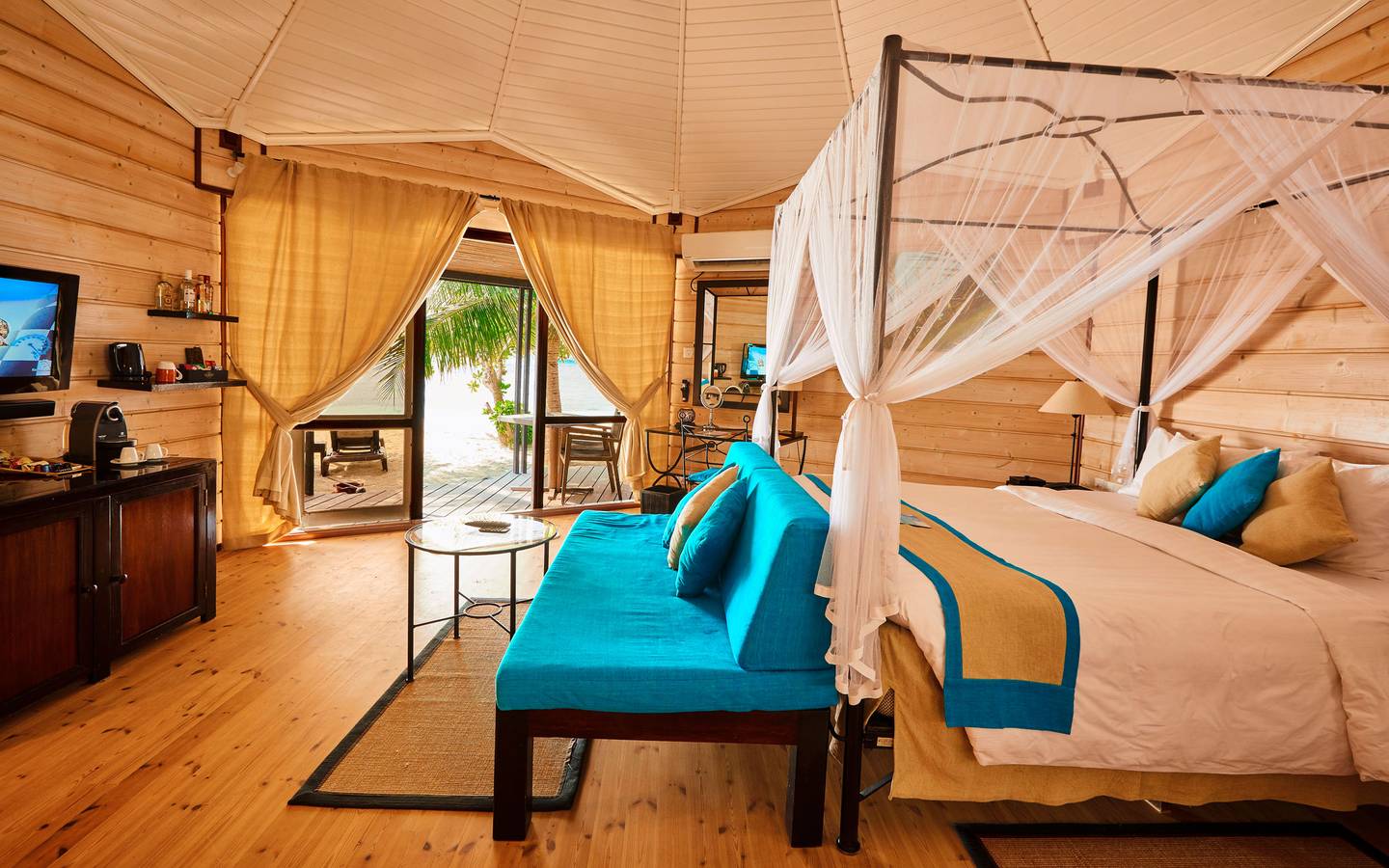 Kuredu Island Resort, Malediven, Sangu Jacuzzi Beach Villa, Schlafzimmer