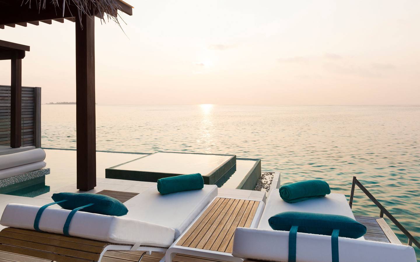 Niyama_Private_Islands_Maldives_Deluxe_Overwater_Pool_Villa_Sunrise
