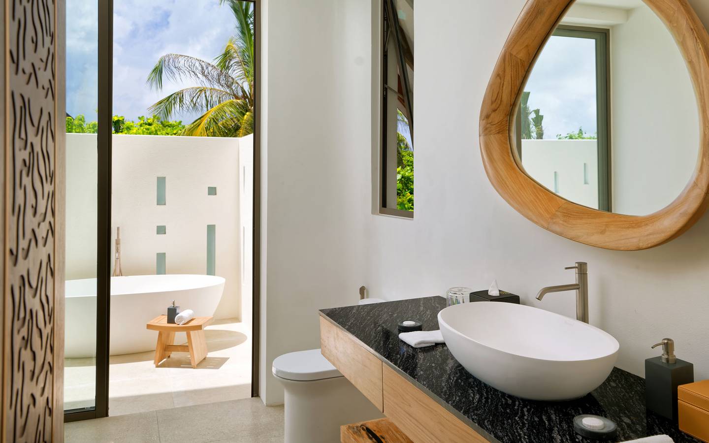 Meyyafushi_Maldives_Beach_Pool_Suite_3