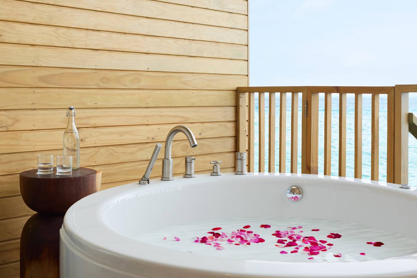 Centara_Mirage_Overwater_Villa_with_Jacuzzi_12