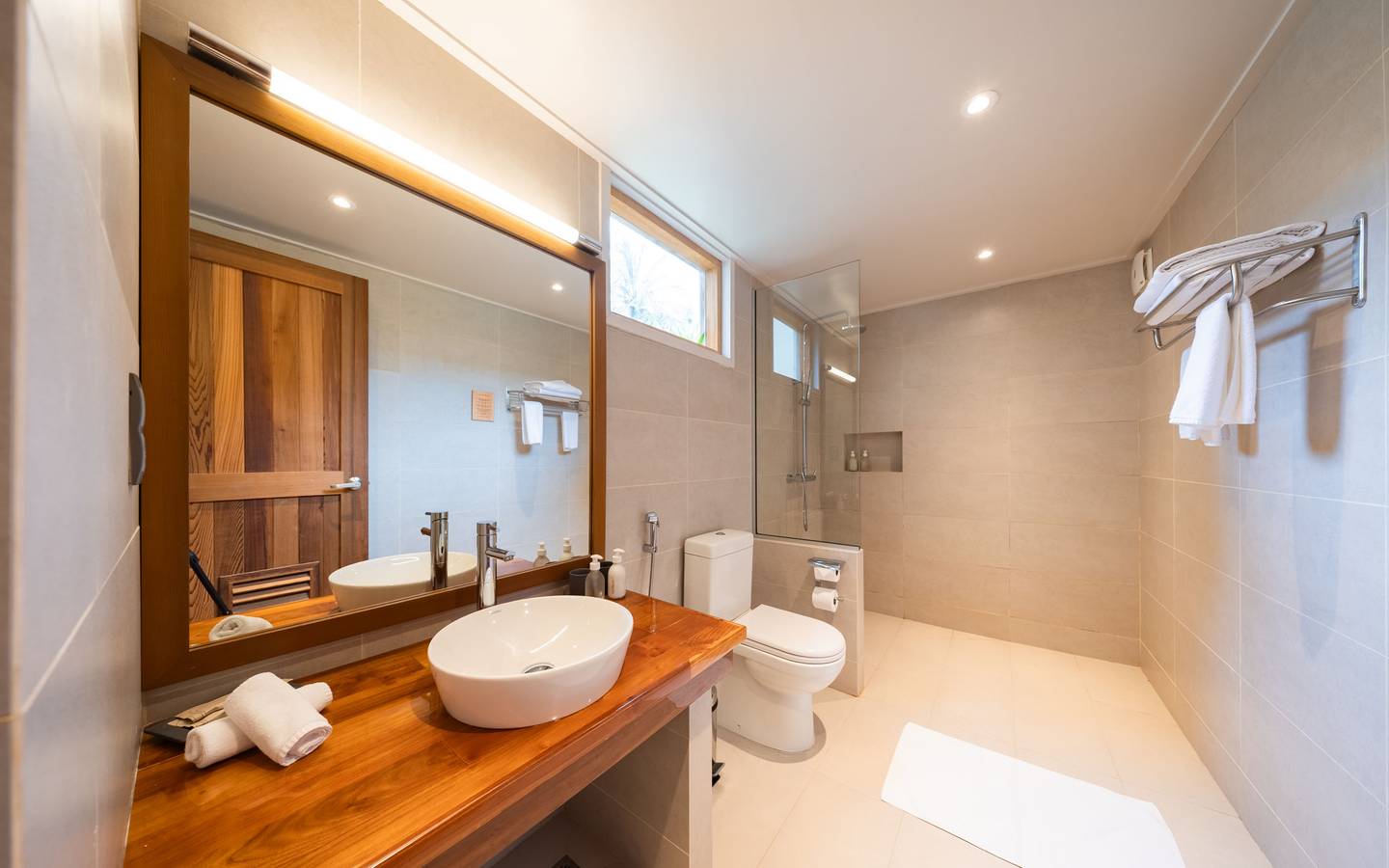 Meeru_Maldives_Family_Villa_Bathroom_1