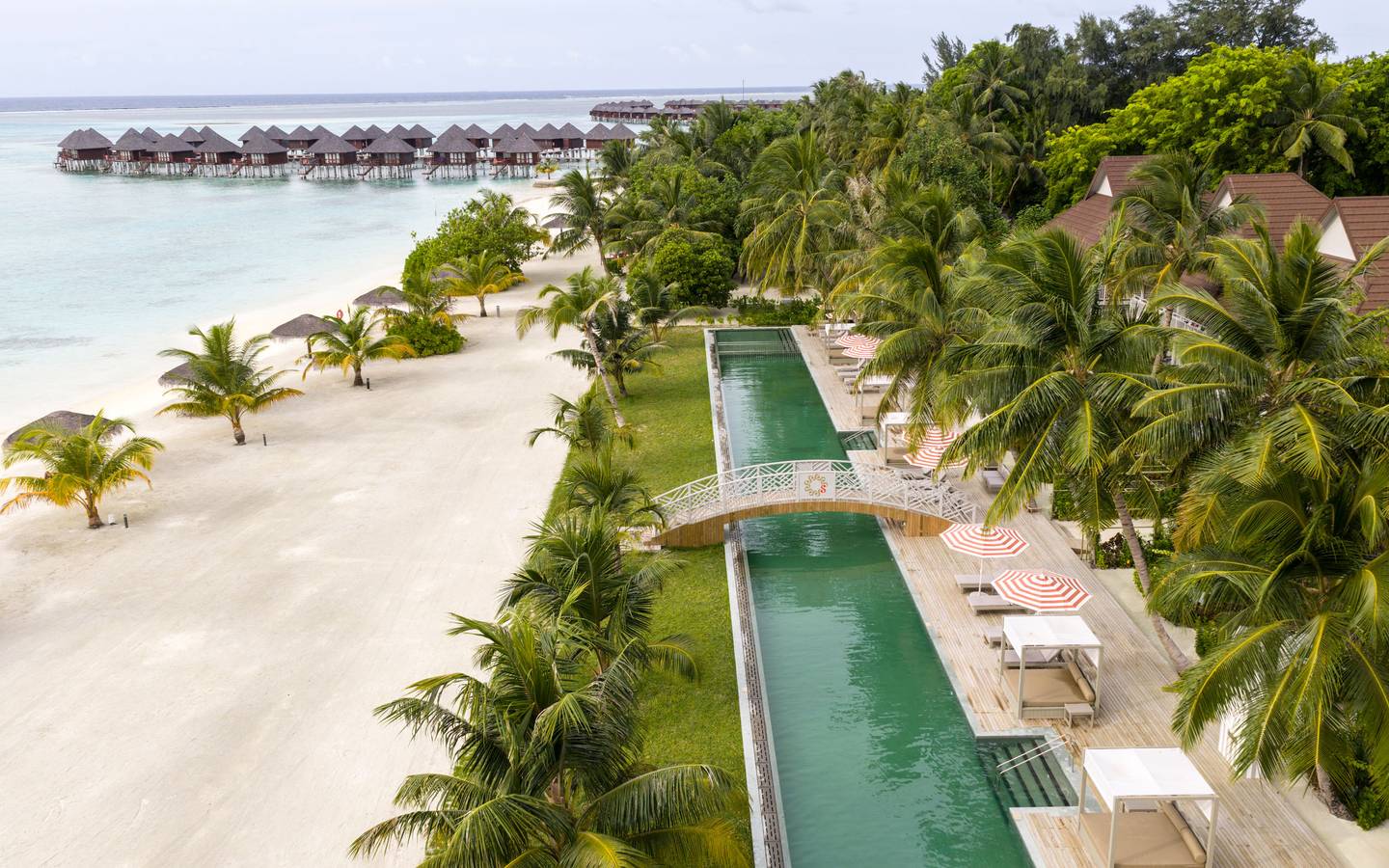 Sun_Siyam_Olhuveli_Malediven_Main_Island_Beach_Pavillon_Aerial