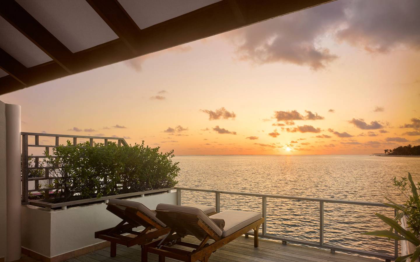 Villa_Park_Sun_Island_Sunset_Water_Villa_1