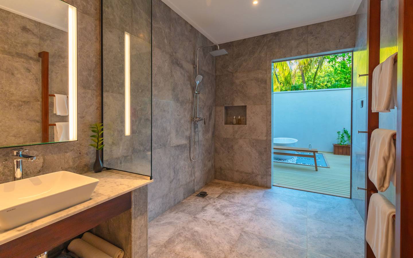 Meeru_Island_Beach_Pool_Villa_11