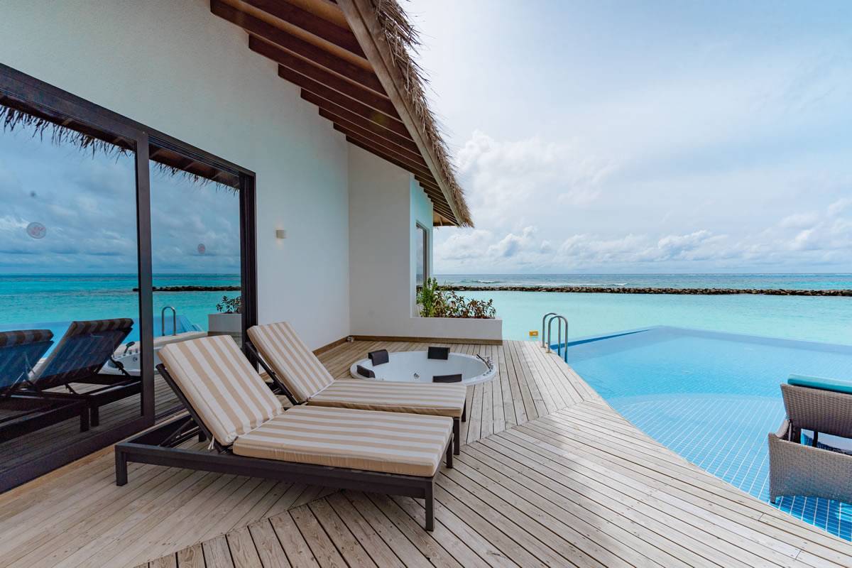Nooe Maldives - Grand Solana Beach Villa - Sonnendeck