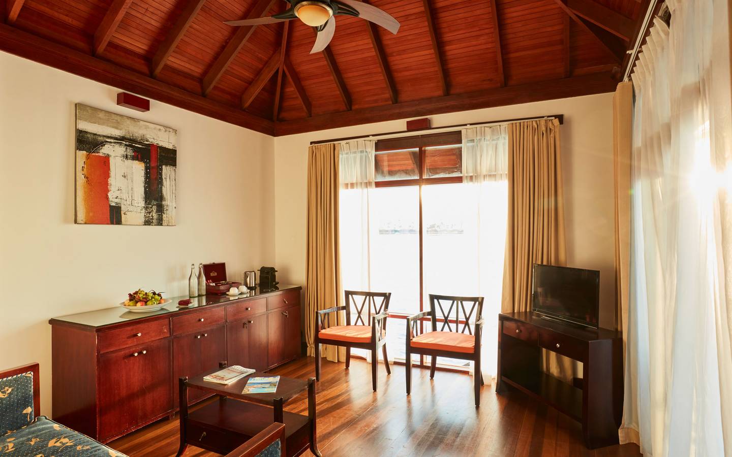 Sun_Siyam_Olhuveli_Main_Island_Prestige_Jacuzzi_Water_Villa_Living2