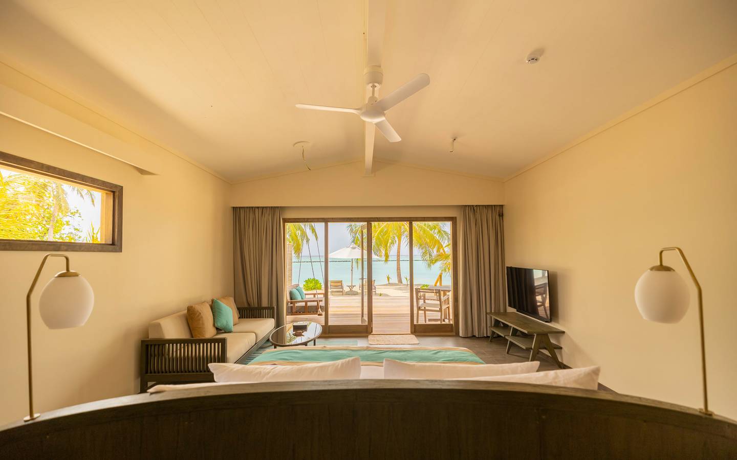 Nala_Romatic_Beach_Villa_Living1