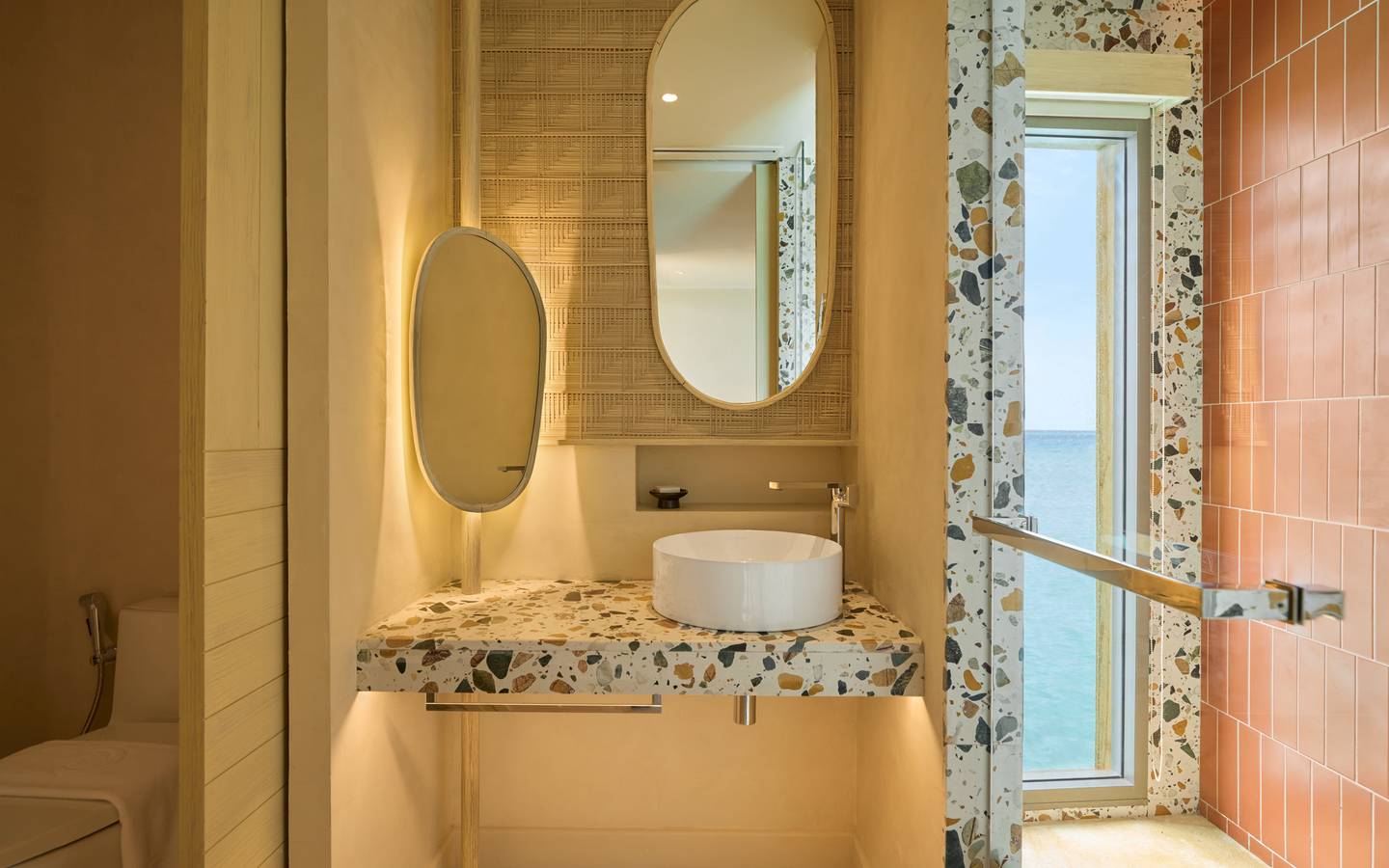 Centara_Mirage_Overwater_Villa_with_Jacuzzi_11