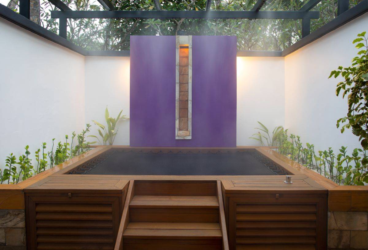 Dhawa Ihuru, Malediven, Beachfront Rainmist Villa, Dusche mit Hängematte