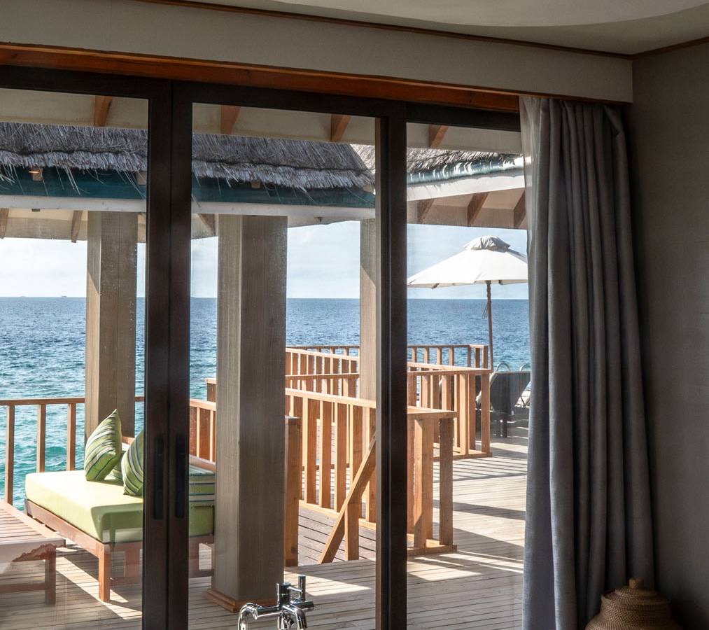 Brennia_Kottefaru_Presidential_Suite_3