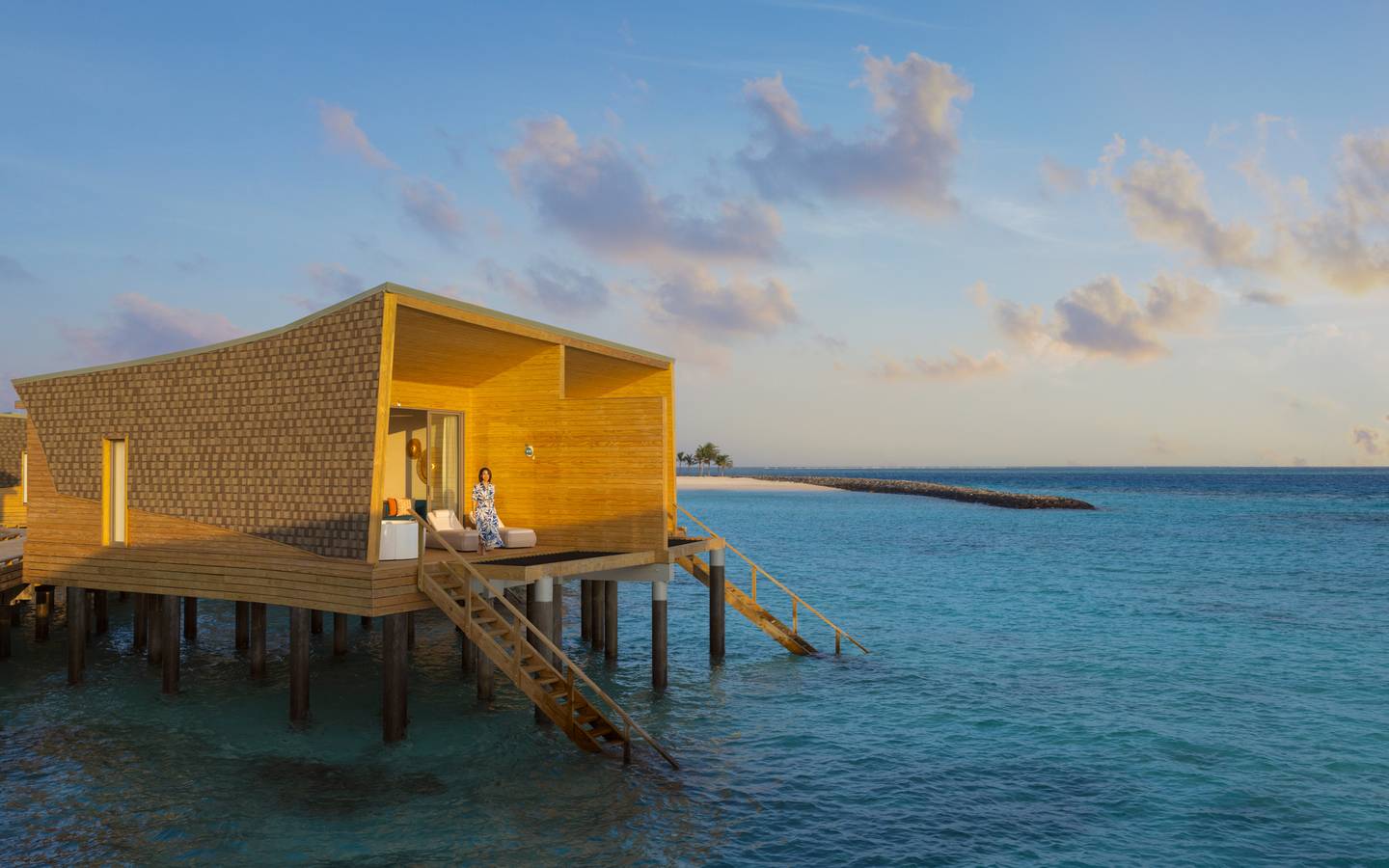 Centara_Mirage_Overwater_Sunrise_Villa_with_Jacuzzi_6