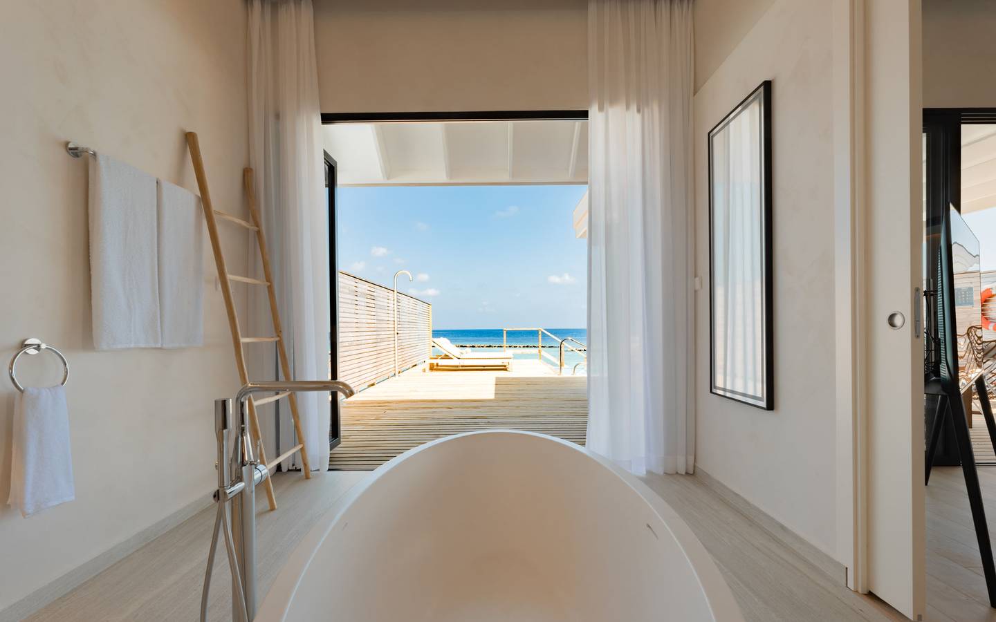 Ananea-Madivaru-Maldives-Water-Pool-Villa-Interior-8