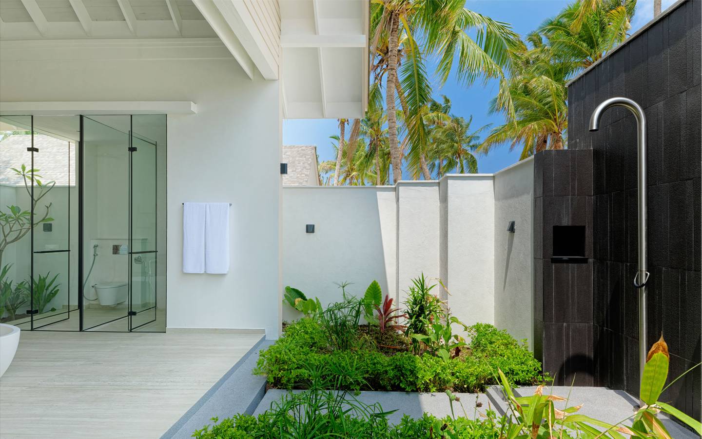Ananea_Madivaru_Beach_Villa_Interior_bathroom_2