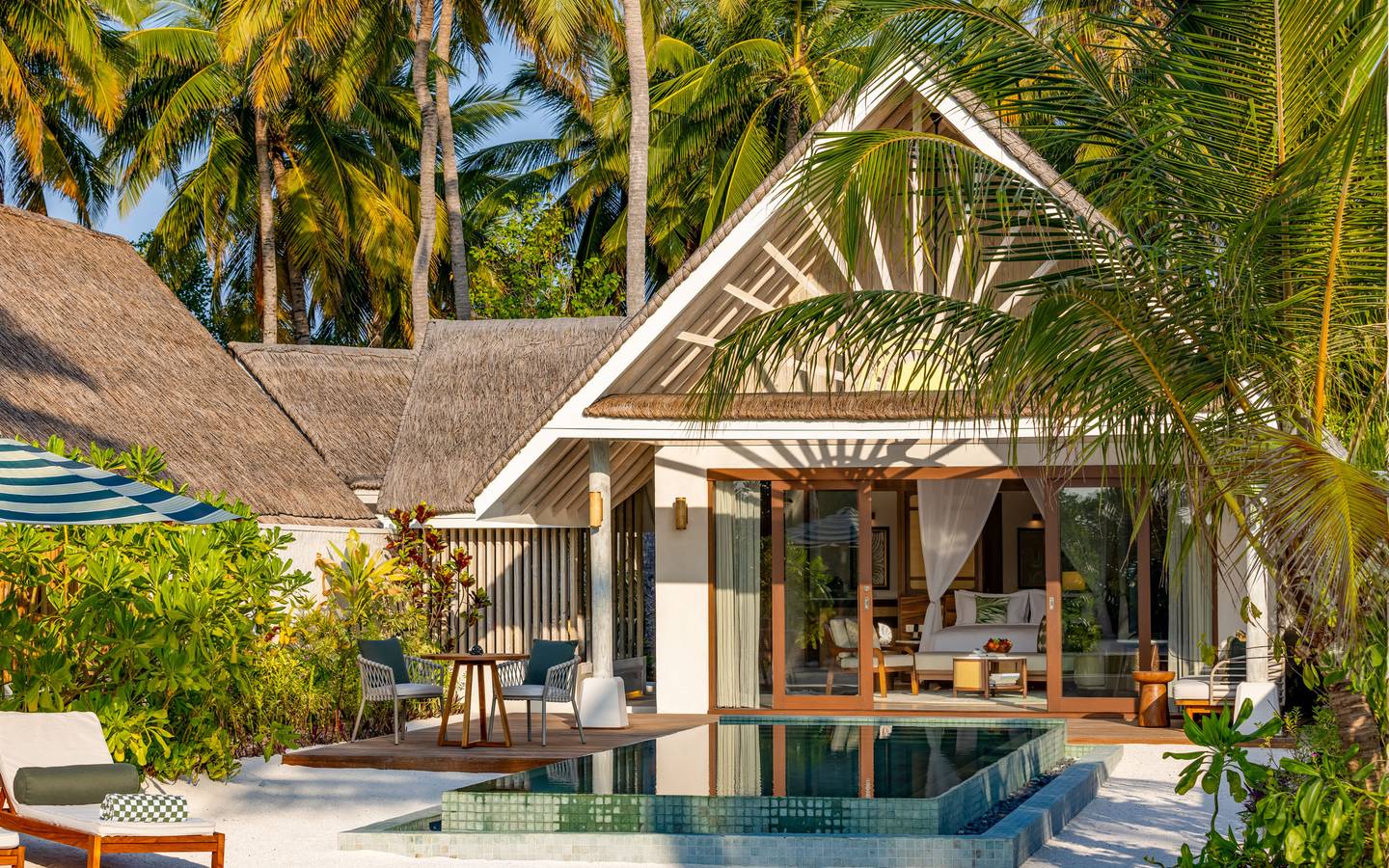 Rah_Gili_Sunset_Beach_Pool_Villa_1