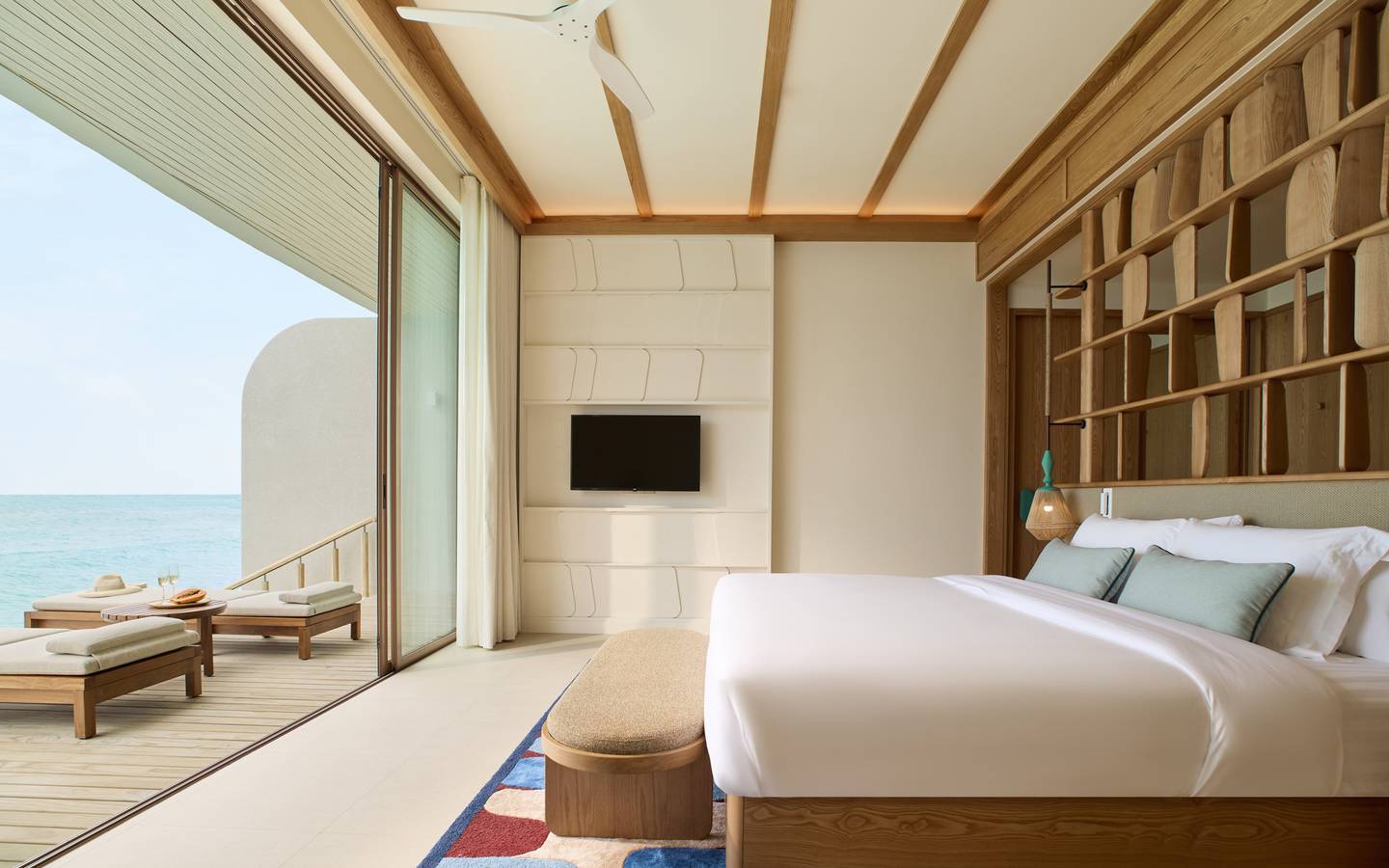 Centara_Grand_Lagoon_Maldives_One_Bedroom_Overwater_Villa_with_Jacuzzi_4