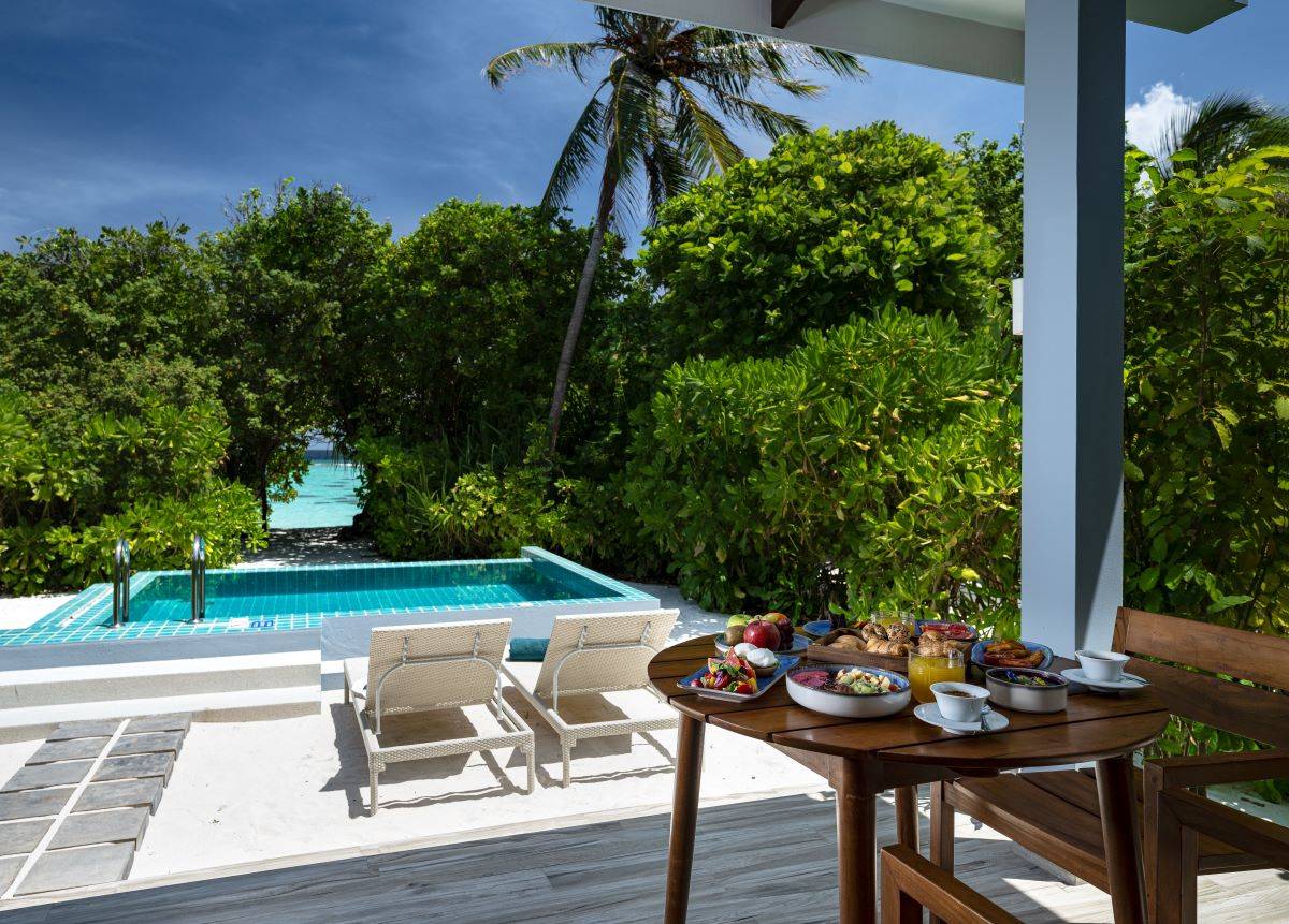 Ifuru Island Maldives, Malediven, Sunset Beach Villa with Pool, Terrasse mit Pool