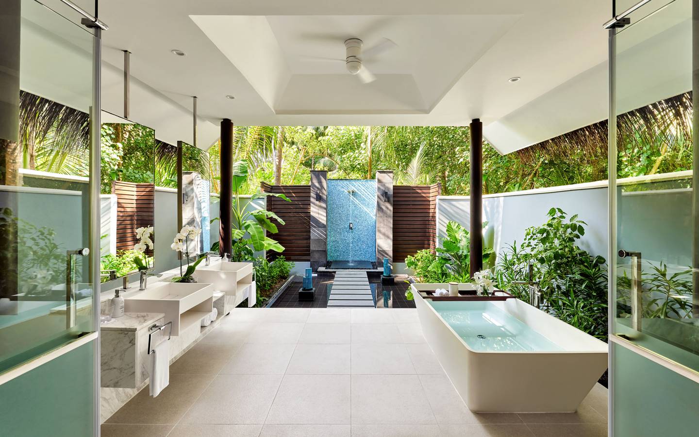 Niyama Private Islands - Deluxe  Beach Pool Villa Bathroom