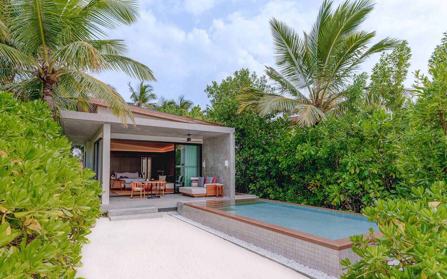 Kuda_Villingili_Sunset_Beach_Villa_with_Private_Pool_3