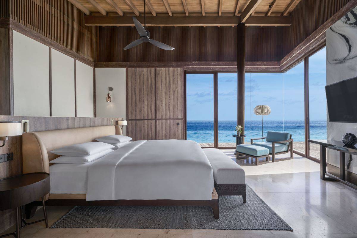 Park Hyatt Maldives Hadahaa, Kiaali Residence, Schlafzimmer mit King-Size Bett