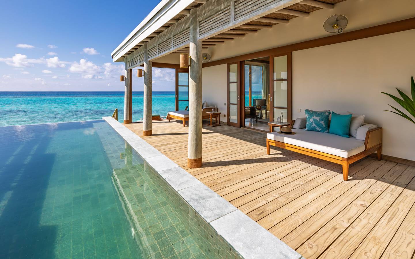 Rah_Gili_Maldives_Water_Pool_Villa_With_Slide_6