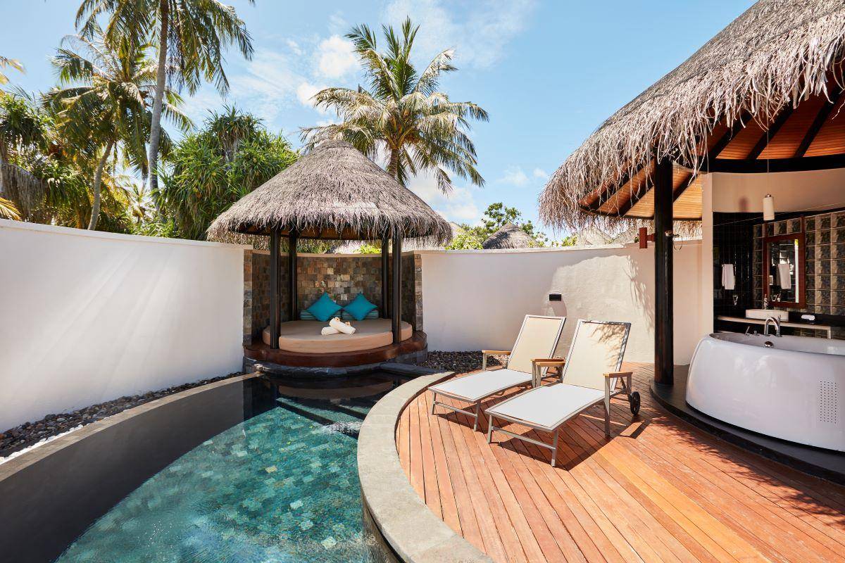 Sun Siyam Iru Fushi, Malediven, Pool Beach Villa, Terrasse mit Pool