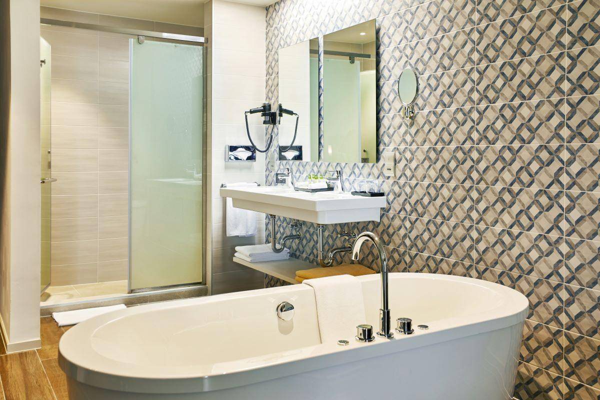 RIU Atoll, Malediven, Overwater Superior Junior Suite, Badezimmer
