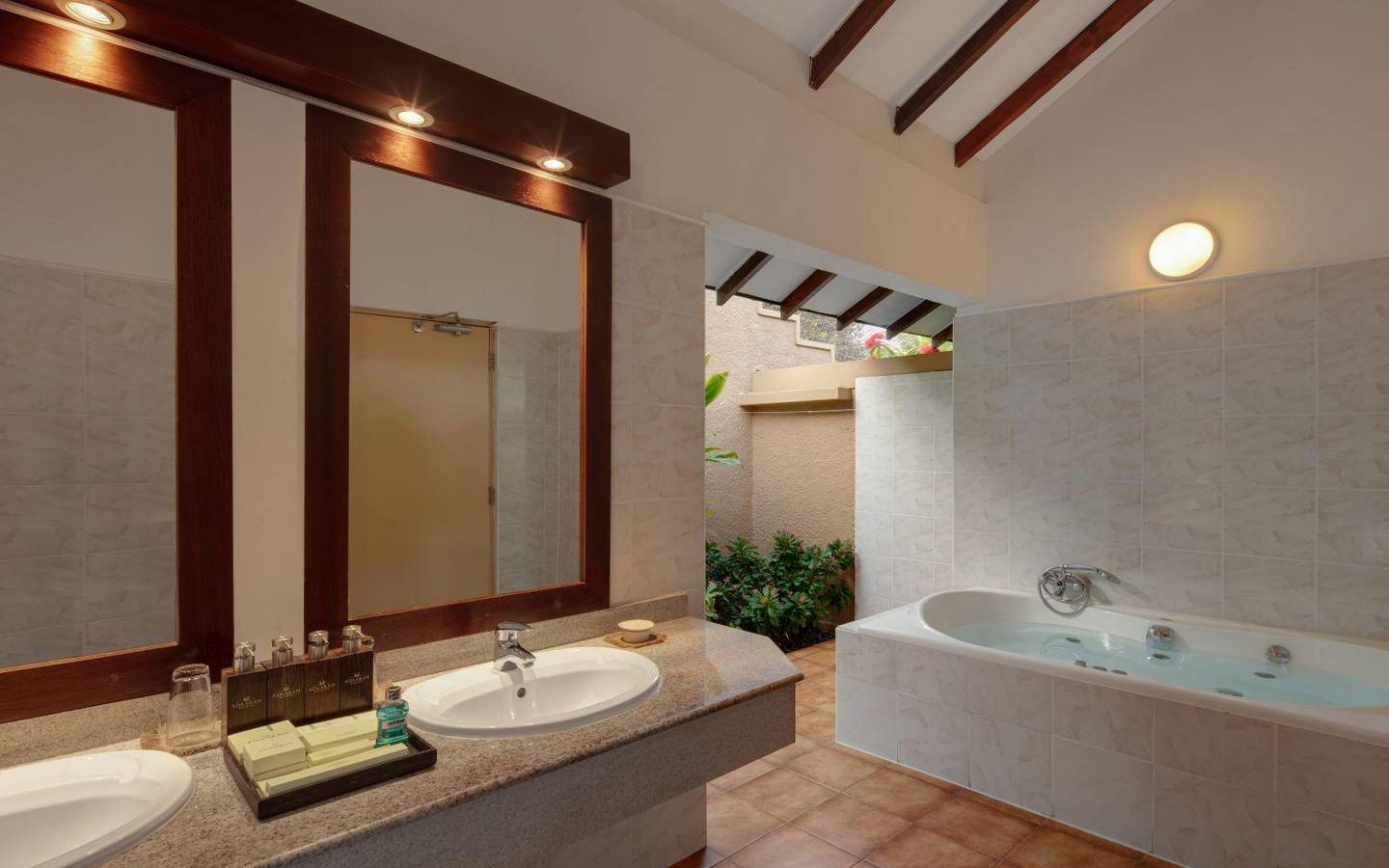 Honeymoon Suite