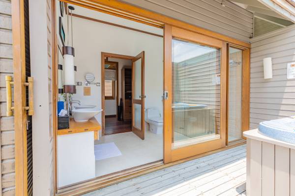 Meeru_Island_Ocean_Villa_Bathroom_2