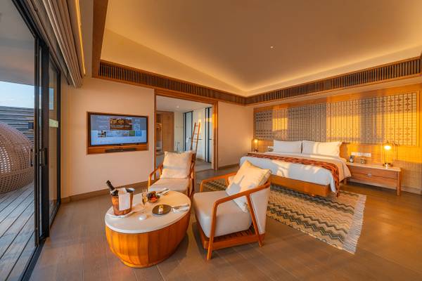 Kuda_Villingili_Sunrise_Water_Villa_with_Private_Pool_7