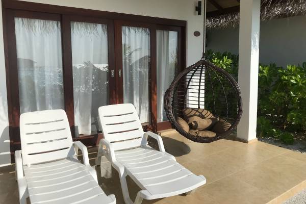 Beach_Villa_Cocogiri_Island_Resort_außen_2