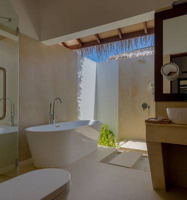 Beach_Villa_Cocogiri_Island_Resort_Interieur_4